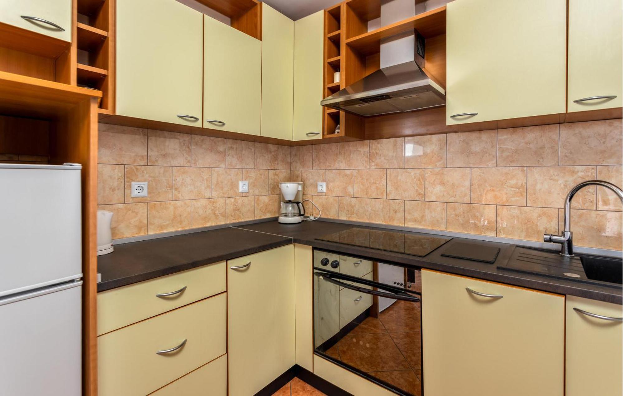 Cozy Apartment In Novi Vinodolski With Kitchen Exterior foto