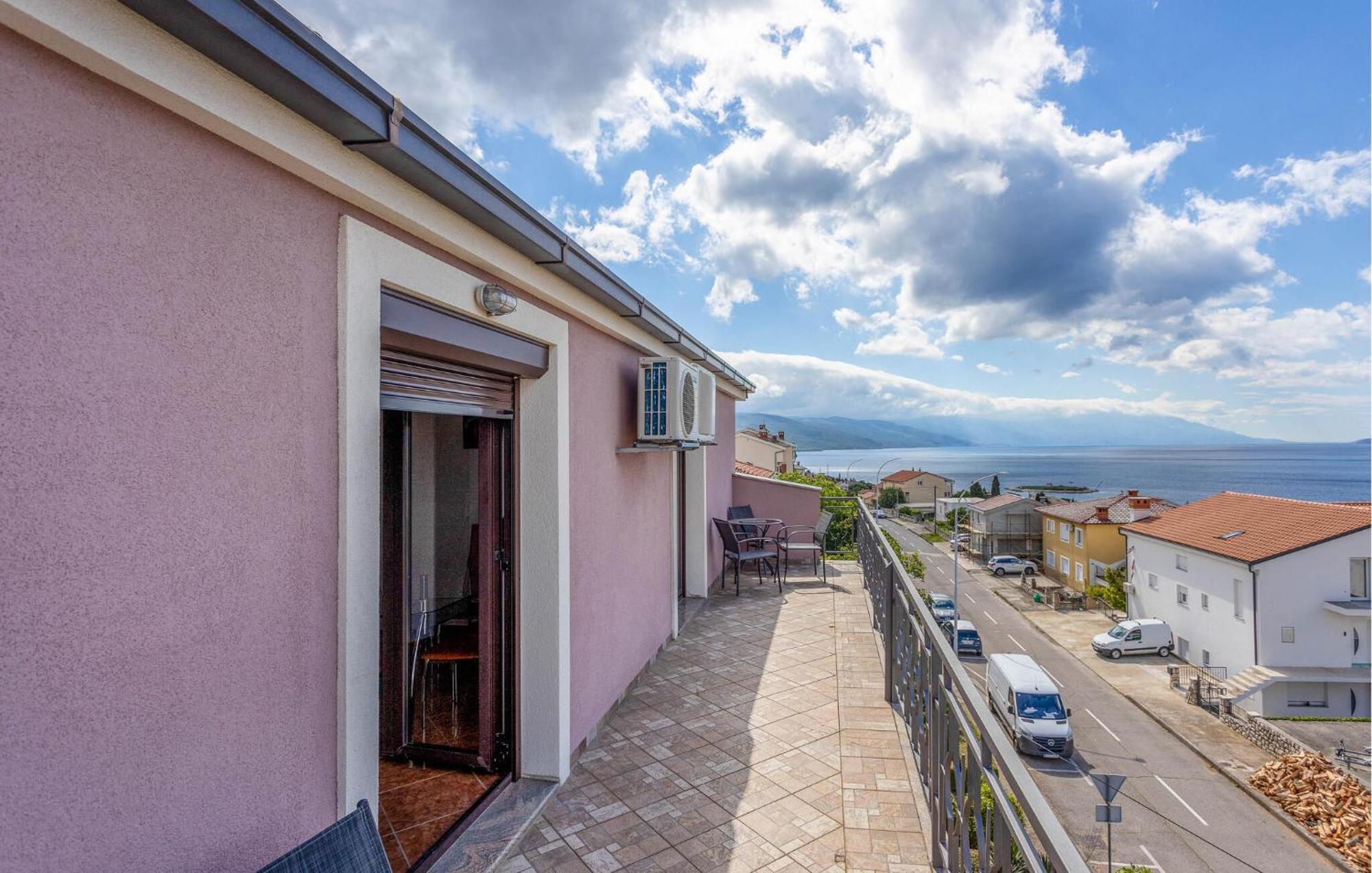 Cozy Apartment In Novi Vinodolski With Kitchen Exterior foto